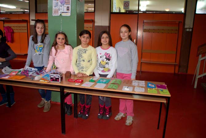 Karácsonyi vásár a Zmaj iskolaában 2015. december 22. képek